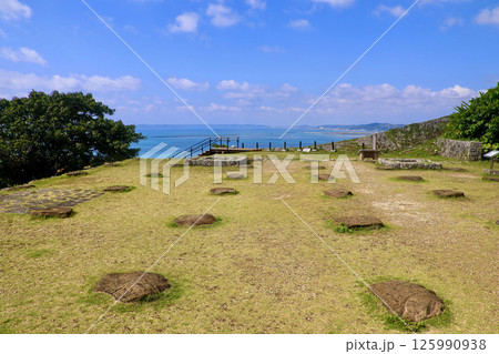 勝連城跡・舎殿跡（沖縄県・うるま市） 125990938