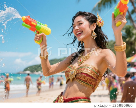 水かけ祭り、世界の美女がグルメと絶景とファッションを紹介するシリーズ 125990960