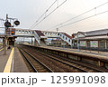 朝の五稜郭駅 125991098