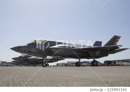 並べられたステルス戦闘機 並べられたステルス戦闘機 125991142