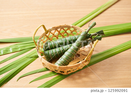 かごに盛ったちまき かごに盛ったちまき 125992091