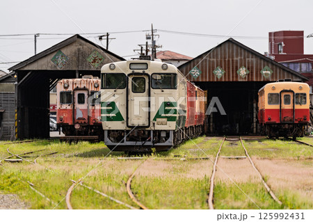 五井機関区に停車している小湊鉄道の車両 125992431