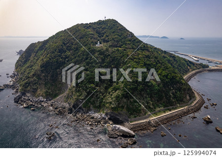 三重県伊勢志摩の離島「神島」神島灯台 125994074