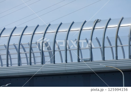 東京外環自動車道の防音壁 東京外環自動車道の防音壁 125994156