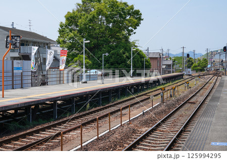 やなせたかし氏が少年時代に過ごした最寄りの御免駅と鉄道列車 125994295