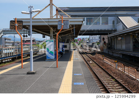 やなせたかし氏が少年時代に過ごした最寄りの御免駅と鉄道列車 125994299