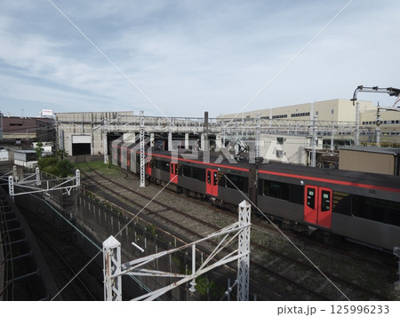 東京都交通局馬込車両検修場へ入線する都営浅草線12-600形 125996233