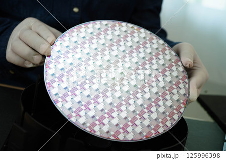 Silicon wafer for manufacturing semiconductor of integrated circuit. Silicon wafer for manufacturing semiconductor of integrated circuit. 125996398
