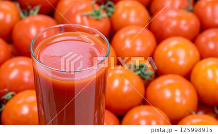 新鮮なトマトジュース（AI生成画像） 125998915