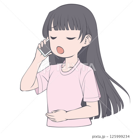 スマホで電話をかける黒髪の若い女性・呆れる 125999234