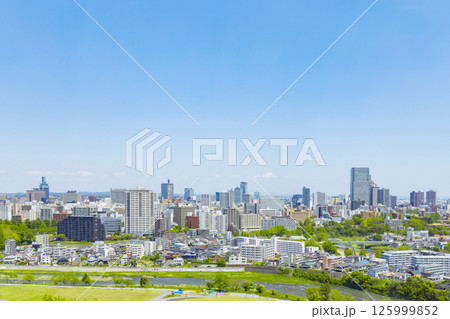青葉城址より新緑の仙台市全景 125999852