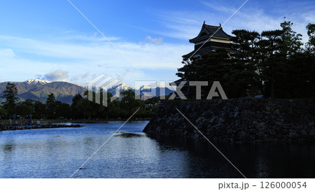 国宝松本城址の朝 国宝松本城址の朝 126000054