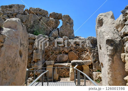 マルタ共和国、ゴゾ島、ジュガンティーヤ神殿、巨石神殿群 126001598