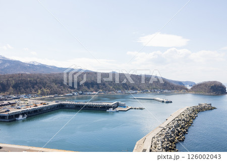 北海道知床半島のウトロ漁港付近の景色 北海道知床半島のウトロ漁港付近の景色 126002043
