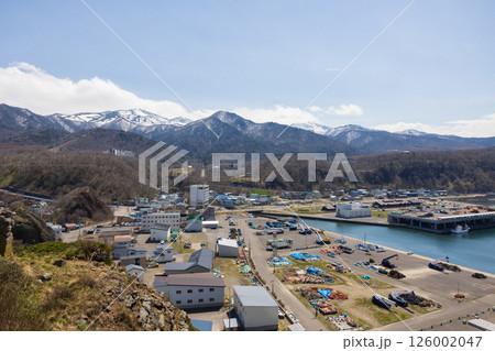 北海道知床半島のウトロ漁港付近の景色 北海道知床半島のウトロ漁港付近の景色 126002047