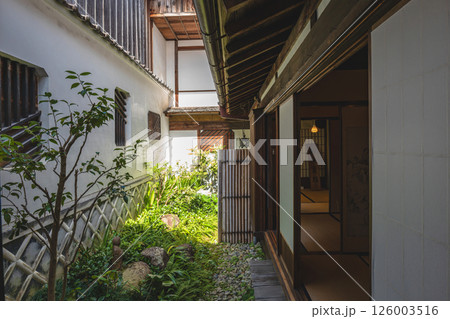 岐阜 岩村城下町 商家の坪庭 126003516