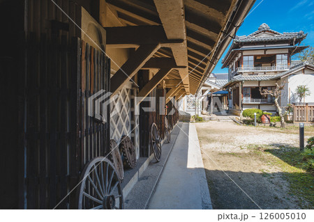 岐阜 岩村城下町 商家の古風な土蔵 岐阜 岩村城下町 商家の古風な土蔵 126005010