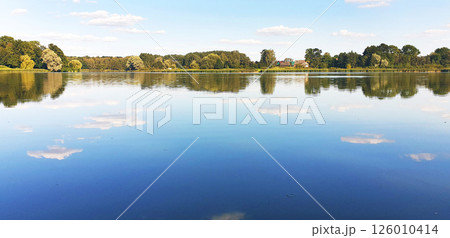 Landscape shot of the lake 126010414