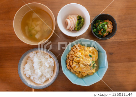 豆腐と納豆のヘルシー和朝食セット 126011144
