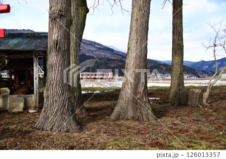 神社から見える釜石線キハ110系 126013357