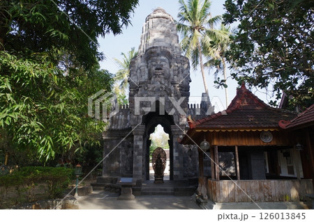インドネシア　ジョグジャカルタ　ムンドゥット仏教僧院 126013845