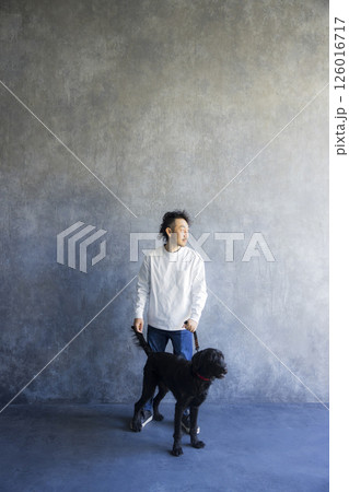 愛犬と男性 愛犬と男性 126016717
