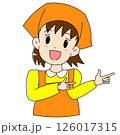 エプロンで指差しをする女の子 126017315