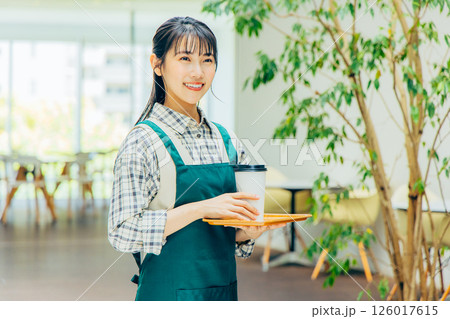カフェのアルバイト　女性 126017615