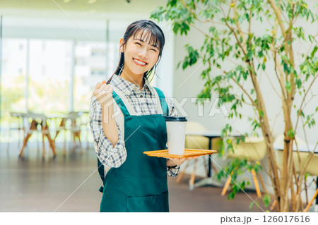 カフェのアルバイト　女性 126017616