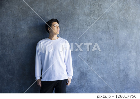 Tシャツを着た男性 Tシャツを着た男性 126017750