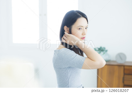 リビングの女性 リビングの女性 126018207