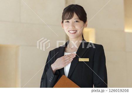 ホテルスタッフのポートレート 撮影協力:学校法人電波学園 東京電子専門学校 ホテルスタッフのポートレート 撮影協力:学校法人電波学園 東京電子専門学校 126019208