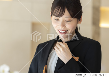 ホテルスタッフのポートレート 撮影協力:学校法人電波学園 東京電子専門学校 ホテルスタッフのポートレート 撮影協力:学校法人電波学園 東京電子専門学校 126019212