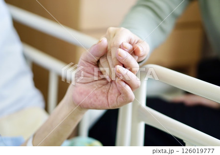 そっと寄り添う想い 126019777