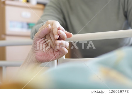 そっと寄り添う想い 126019778