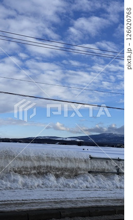 冬の晴れた日の雪景色 126020768