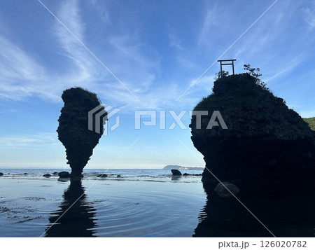 鳥居と海 126020782