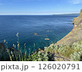 断崖絶壁から望む海 126020791