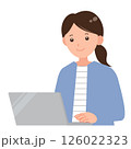 ノートPCで作業をする女性のイラスト 126022323