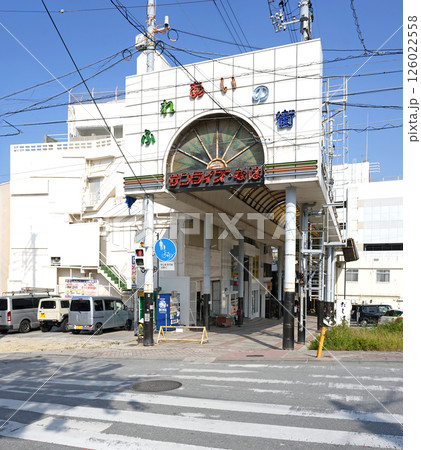 那覇の古き良きアーケード商店街 126022558