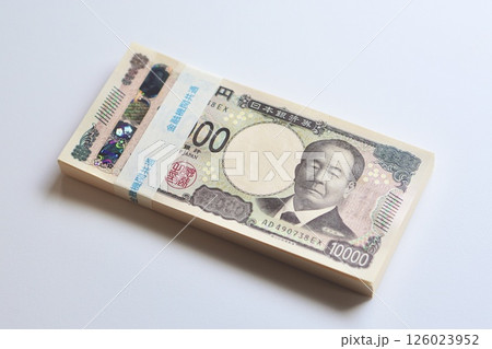 渋沢栄一の新紙幣 一万円札の束 126023952