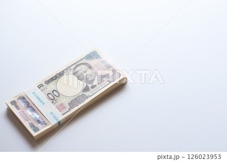 渋沢栄一の新紙幣 一万円札の束 126023953