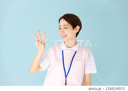 エプロンの女性 介護士 保育士 医療 3 エプロンの女性 介護士 保育士 医療 3 126024053