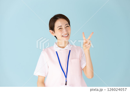 エプロンの女性 介護士 保育士 医療 ピース エプロンの女性 介護士 保育士 医療 ピース 126024057