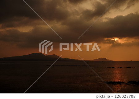 ＜五島＞夜明けの富江キャンプ村と鬼岳 126025708