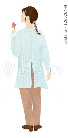 ピンクの花を持つ水色の服の女性 126026444
