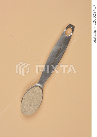 Dry yeast granules 126028417