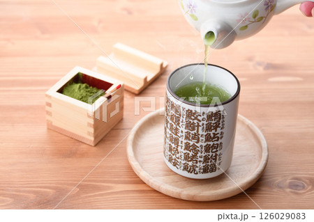 寿司湯呑で抹茶を楽しむ 寿司湯呑で抹茶を楽しむ 126029083