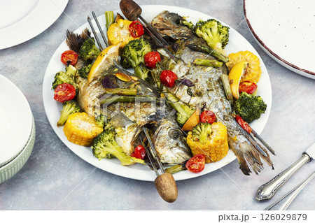 Roasted dorada fish with vegetables. 126029879