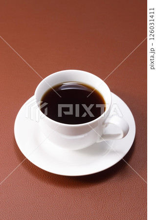 白いカップに入ったホットコーヒー 白いカップに入ったホットコーヒー 126031411